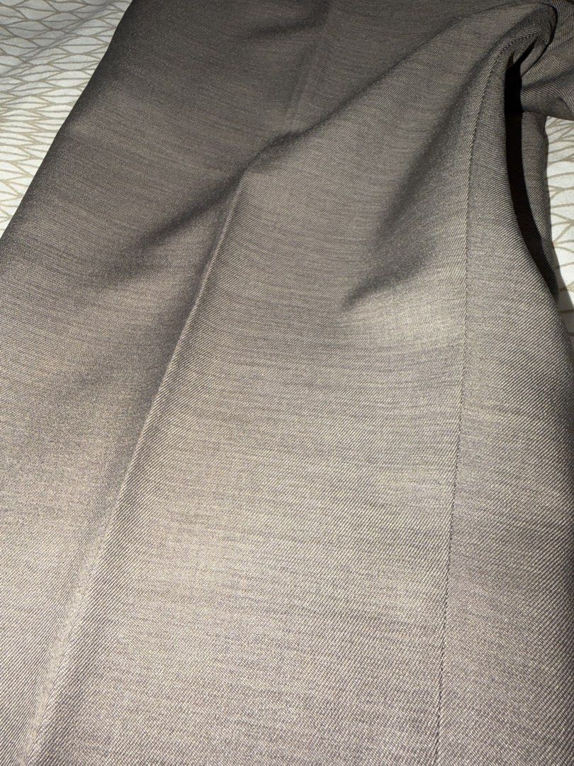 Men's Dress Office Pants (Category: Trousers) located in Mandaluyong City. Submitted by kqloset (Listing ID 1433422200, Image 2). Description: Size runs small so best fit for this is 30-31.