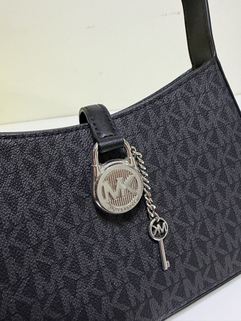 Michael Kors Pouchette Lyra (Category: Luxury Bags & Wallets) located in Manila. Submitted by notme_287 (Listing ID 1433577665, Image 2). Description: Used once, not into small bags.