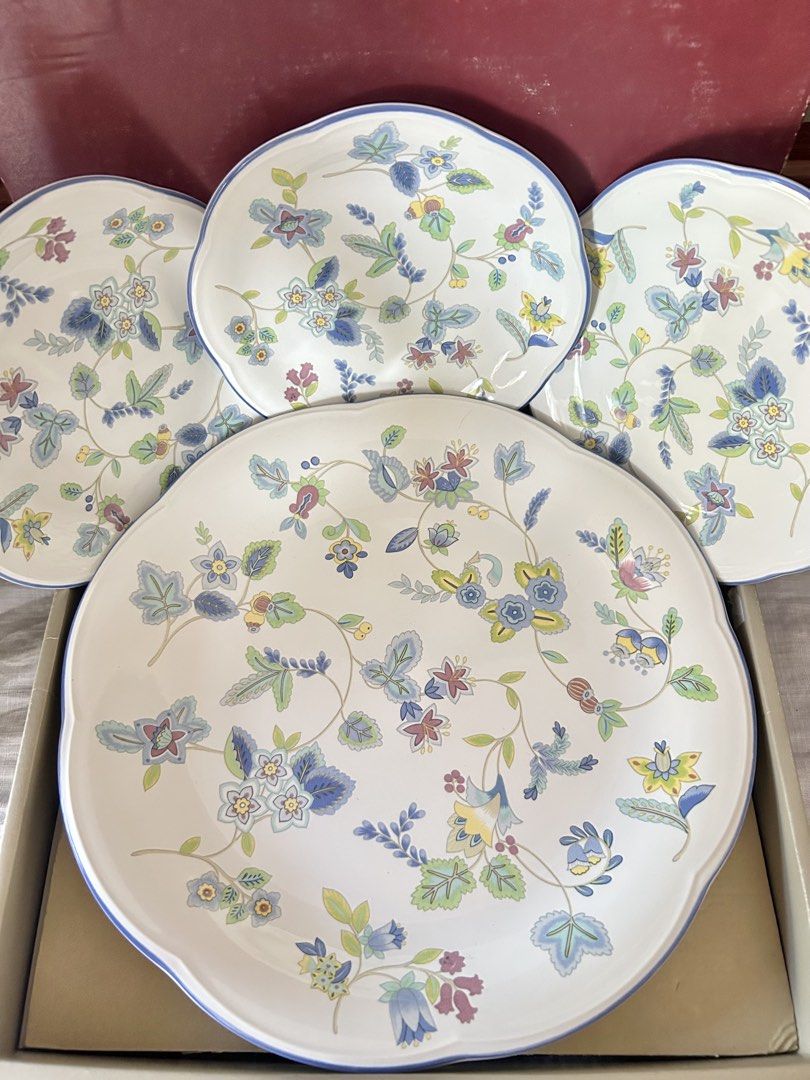 Mikasa Sweet Garden Plate Set (Category: Dinnerware & Cutlery) located in Polangui. Submitted by joycehaul (Listing ID 1433523115, Image 1). Description: Mikasa Sweet Garden Plate Set of 6 with box ◎27.5cm 1 piece ◎ 17cm, 5 pieces No cracks or chips. No crazing. Unused. .