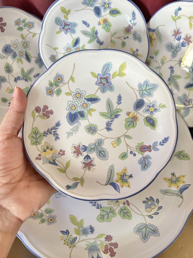 Mikasa Sweet Garden Plate Set (Category: Dinnerware & Cutlery) located in Polangui. Submitted by joycehaul (Listing ID 1433523115, Image 3). Description: Mikasa Sweet Garden Plate Set of 6 with box ◎27.5cm 1 piece ◎ 17cm, 5 pieces No cracks or chips. No crazing. Unused. .
