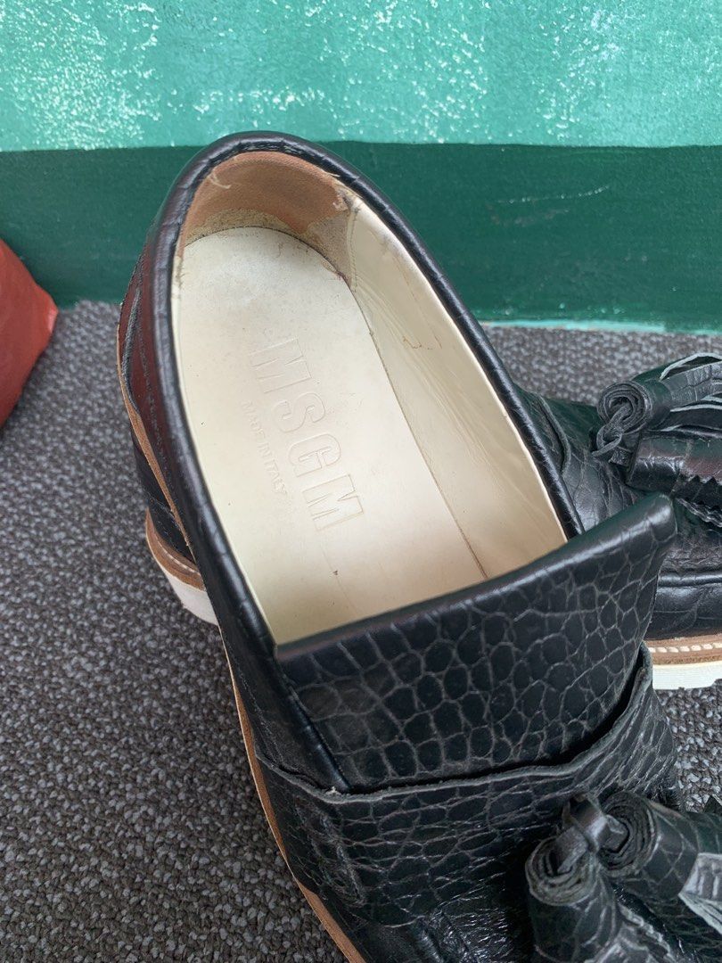 MSGM BLACK CROCK TASSELED LOAFERS (Category: Loafers) located in Manila. Submitted by kwentoatkasuotan (Listing ID 1433538980, Image 3). Description: Size 37 MSGM NO MAJOR ISSUES PM.