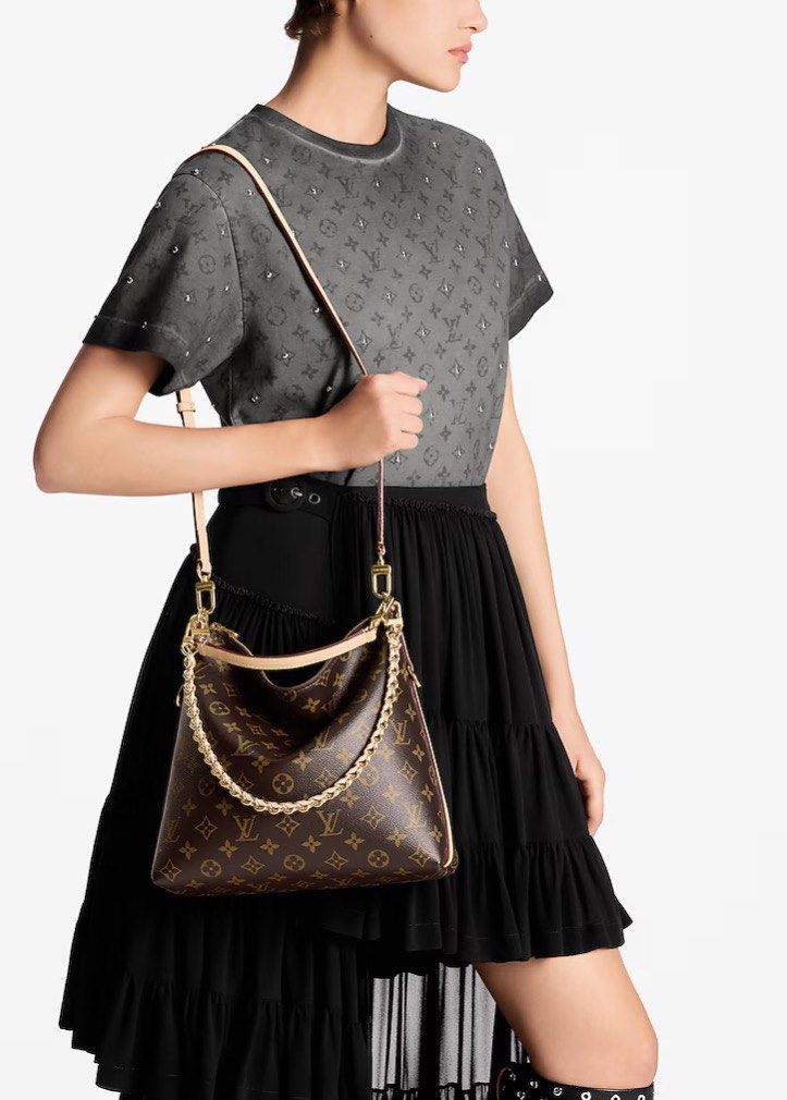 Multipass (Category: Bags & Wallets) located in Subang Jaya. Submitted by en862 (Listing ID 1433233065, Image 3). Description: ✨ Stylish and versatile LV monogram bag — perfect for daily use or casual outings. * ✔️ Can be used as sling bag / shoulder bag * ✔️ Classic Louis Vuitton monogram design * ✔️ Comes with detachable strap & chain detail * ✔️ Includes dust bag & box (as shown) * ✔️ Unisex design — suitable for both men & women * ✔️ Lightwei