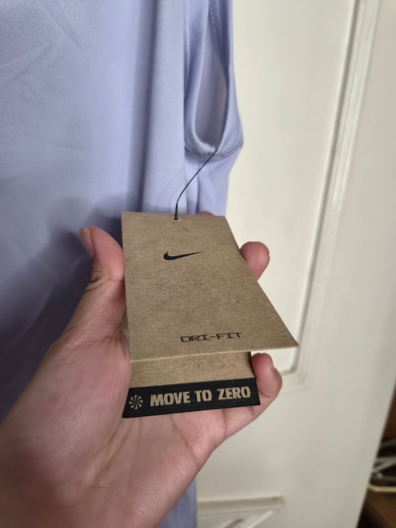 Nike - Dri Fit Tee (Medium to Large) (Category: Activewear) located in Las Pinas. Submitted by ajbash (Listing ID 1433517029, Image 2). Description: american size. can fit medium to large..
