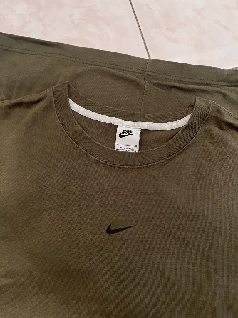 Nike Olive Green T-shirt (Category: Tshirts & Polo Shirts ) located in Quezon City. Submitted by markupapparel (Listing ID 1433452316, Image 1). Description: Original, makapal tela - Olive green Nike t-shirt - Size: L - Features a small Nike logo on the chest - White collar - Relaxed fit - Zippered pocket on the back.