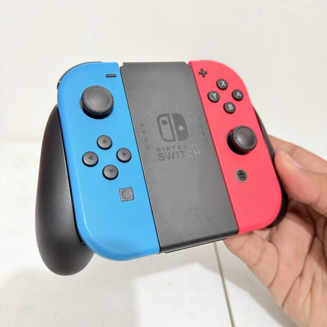 Nintendo switch joycons controller original no issue (Category: Controllers) located in Valenzuela. Submitted by gearpandaph (Listing ID 1433460087, Image 2). Description: Original nintendo switch joycons No issue With original grip Valenzuela.