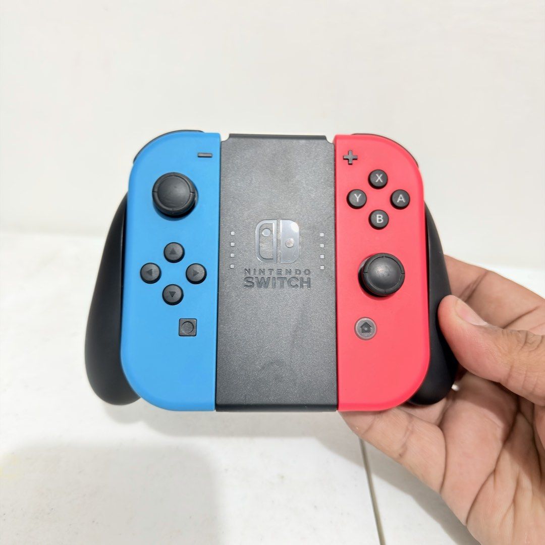 Nintendo switch joycons controller original no issue (Category: Controllers) located in Valenzuela. Submitted by gearpandaph (Listing ID 1433460087, Image 1). Description: Original nintendo switch joycons No issue With original grip Valenzuela.