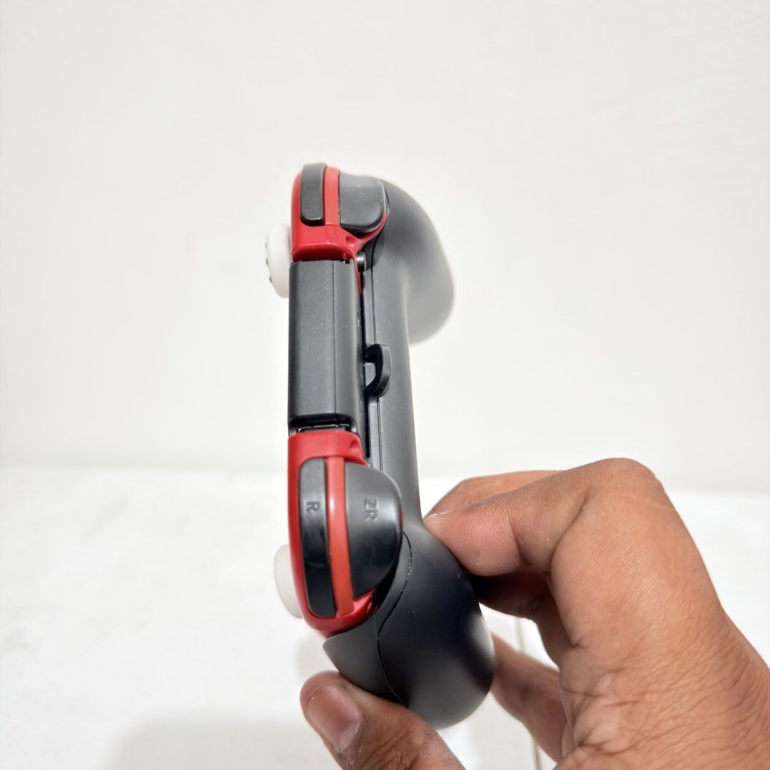 Nintendo switch oled v1 v2 original joycons RED (Category: Controllers) located in Valenzuela. Submitted by gearpandaph (Listing ID 1433460925, Image 2). Description: Original nintendo switch joycons No issue Sign of usage yes Wireless no issue With original grip Valenzuela.