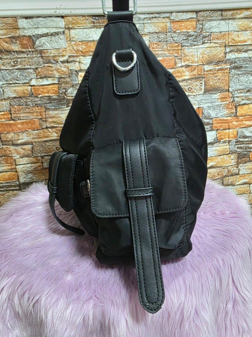 Nylon shoulder bag (Category: Shoulder Bags) located in Binan City. Submitted by elli.etcetera (Listing ID 1433465344, Image 2). Description: MOP: Gcash, Maya or Bank Transfer MOD: lalamove, flash or J&T.