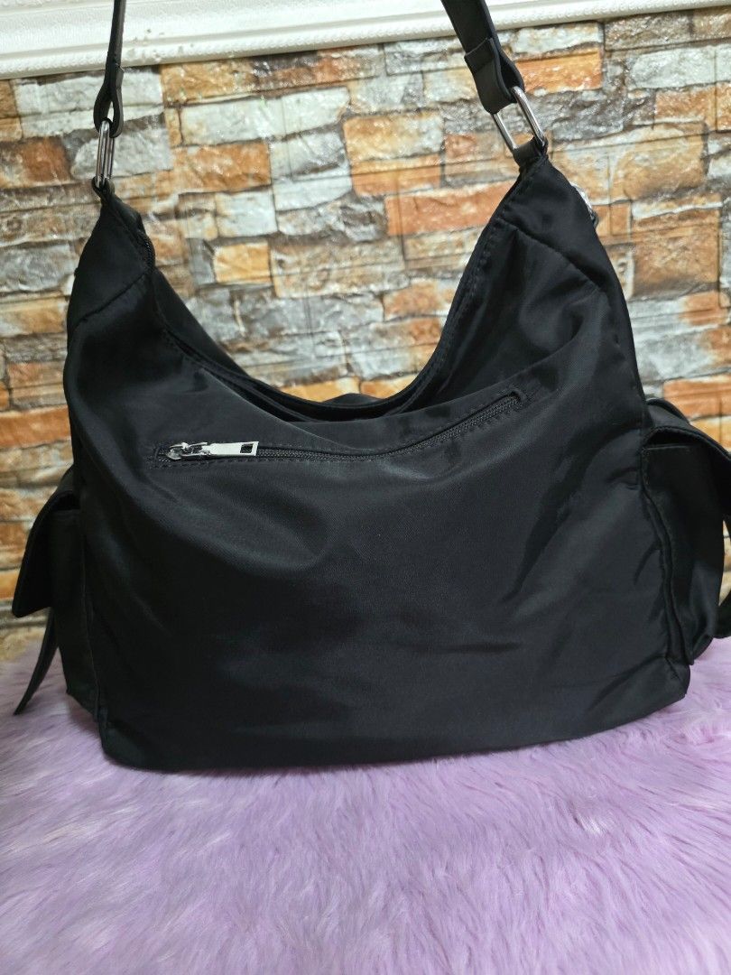 Nylon shoulder bag (Category: Shoulder Bags) located in Binan City. Submitted by elli.etcetera (Listing ID 1433465344, Image 3). Description: MOP: Gcash, Maya or Bank Transfer MOD: lalamove, flash or J&T.