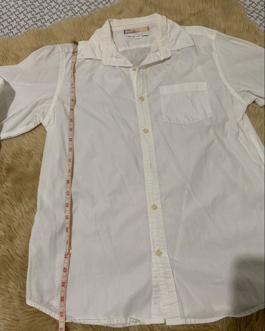 Old Navy The Classic Shirt - White - Medium (Category: Tshirts & Polo Shirts ) located in Paranaque City. Submitted by vbvessentials (Listing ID 1433550271, Image 2). Description: - Old Navy white shirt - Size: Medium - Fit: Regular - Features a camp collar - Long sleeves with buttoned cuffs - Single chest pocket - Button-down closure - Material: 100% cotton -can be unisex.