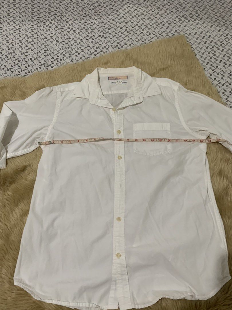 Old Navy The Classic Shirt - White - Medium (Category: Tshirts & Polo Shirts ) located in Paranaque City. Submitted by vbvessentials (Listing ID 1433550271, Image 3). Description: - Old Navy white shirt - Size: Medium - Fit: Regular - Features a camp collar - Long sleeves with buttoned cuffs - Single chest pocket - Button-down closure - Material: 100% cotton -can be unisex.