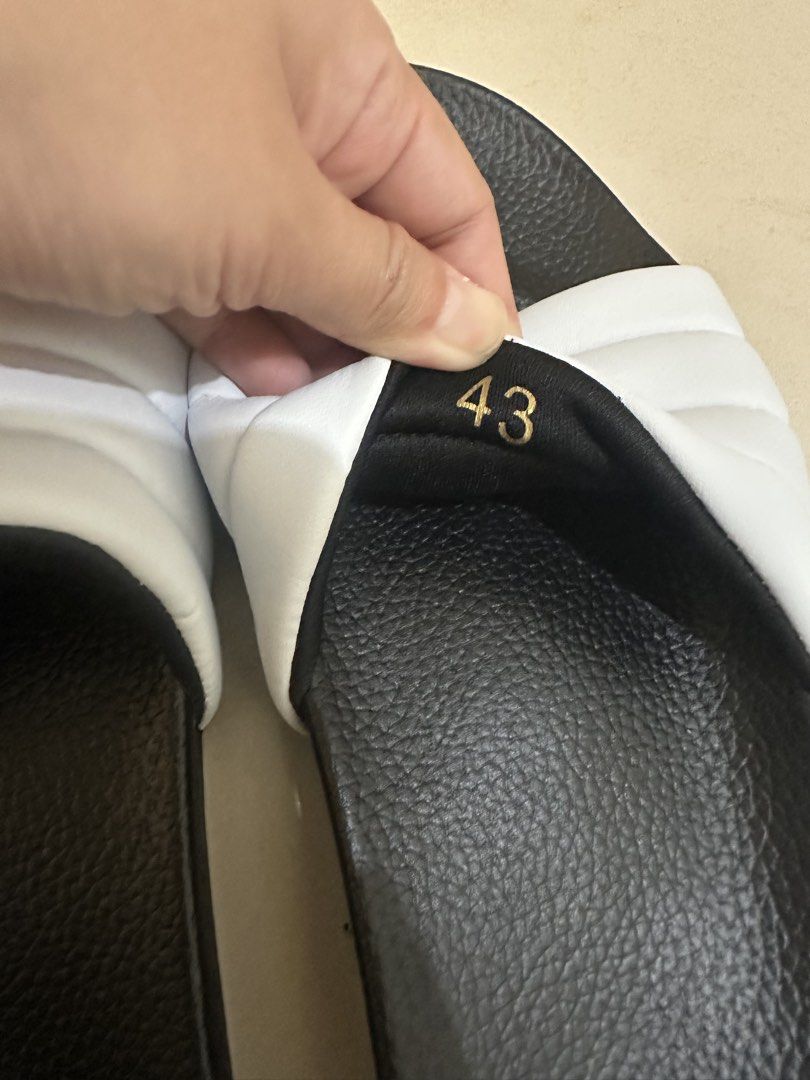 Oliver Cabell Vegan Slides - Size 43 (Category: Slippers & Slides) located in Mandaluyong City. Submitted by nekoshishi (Listing ID 1433493158, Image 2). Description: - Oliver Cabell Vegan Slides - Size 43 - White padded upper - Black textured sole - Made with vegan corn leather and recycled rubber - Lightweight and flexible outsole - Designed for all-day comfort - no tag and no box - unused.