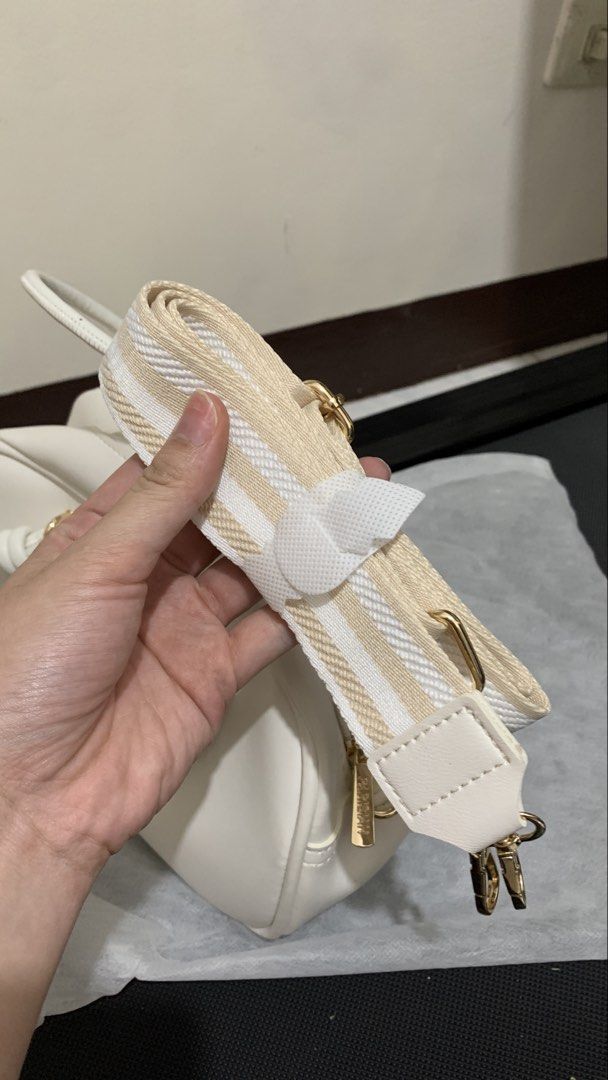 Parisian White Cross Body Bag (Category: Cross-body Bags) located in Batangas. Submitted by lifewithxhan.ph (Listing ID 1433484207, Image 3). Description: - Brand new - Removable strap - Color White .
