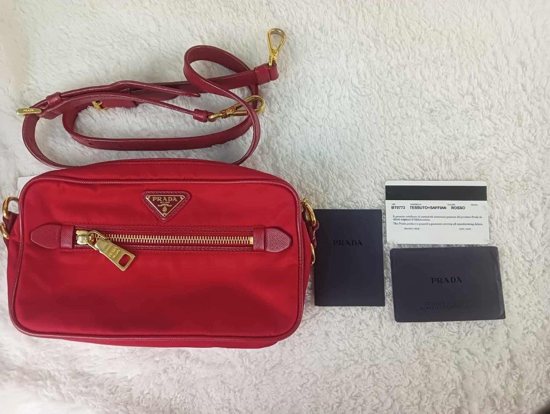 Prada Camera bag (Category: Luxury Bags & Wallets) located in Passi. Submitted by janbelisario (Listing ID 1433538933, Image 2). Description: Very good conditions GUARANTEED ORIGINAL jm.
