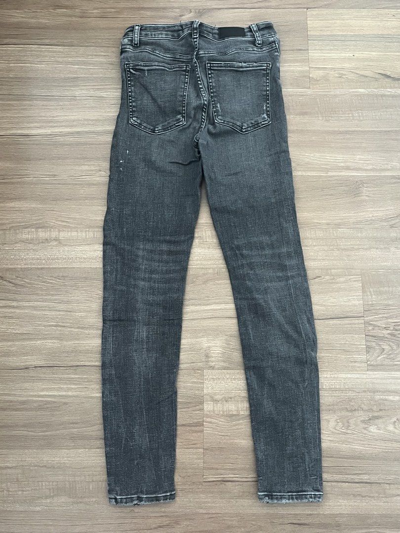 Preloved: Zara Black Distressed Jeans (Category: Jeans) located in Manila. Submitted by r.ruth (Listing ID 1433440075, Image 2). Description: 🔹 Seldom used. 🔸 No defect but please manage your expectations. 🔹 Size: EUR 36 🔸RFS: No longer fit me. 🚚 For same day delivery via Lalamove. Shipping Fee INCLUDED..