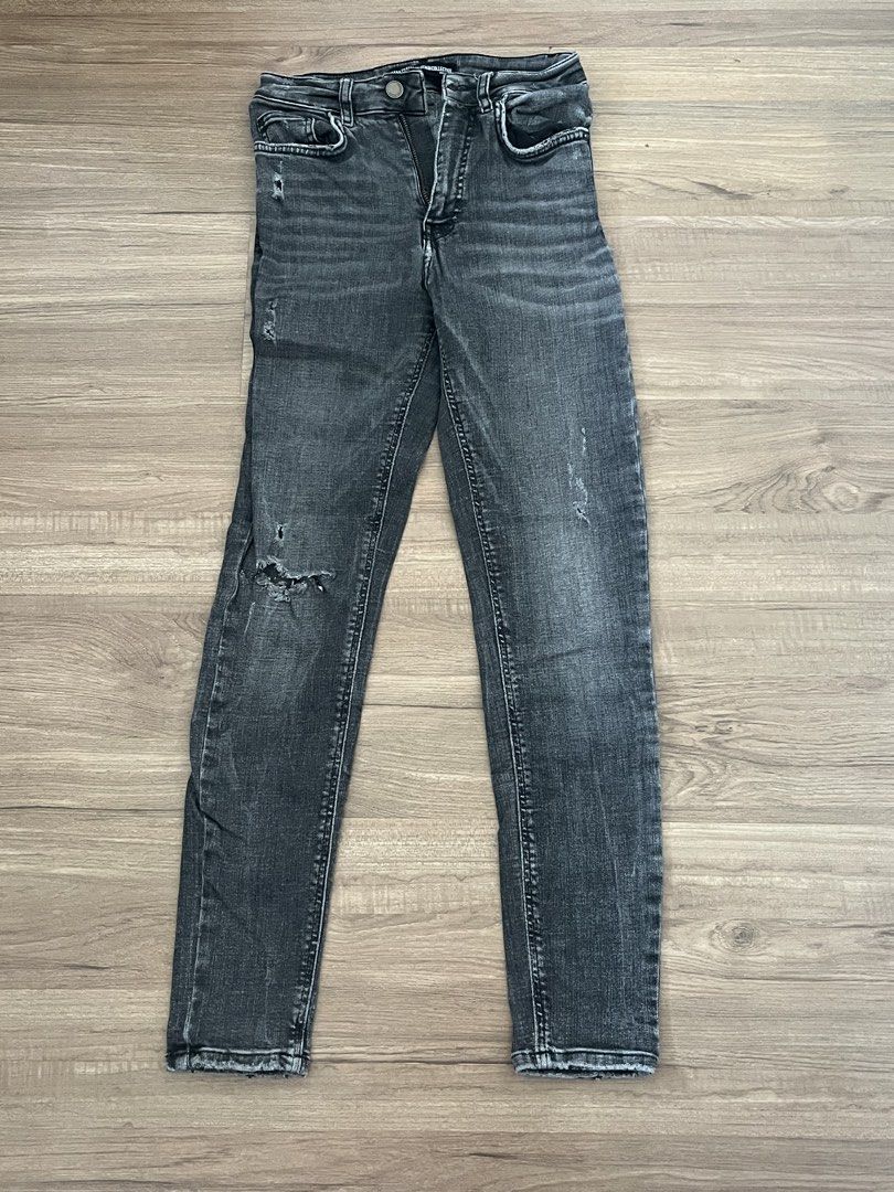 Preloved: Zara Black Distressed Jeans (Category: Jeans) located in Manila. Submitted by r.ruth (Listing ID 1433440075, Image 1). Description: 🔹 Seldom used. 🔸 No defect but please manage your expectations. 🔹 Size: EUR 36 🔸RFS: No longer fit me. 🚚 For same day delivery via Lalamove. Shipping Fee INCLUDED..