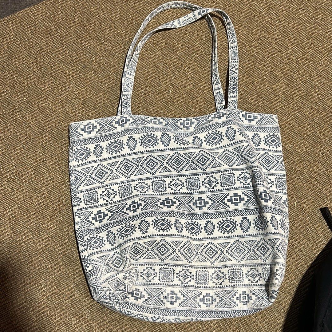 Printed Tote Bag (Category: Tote Bags) located in Manila. Submitted by hhhopspp (Listing ID 1433553134, Image 1). Description: Blue and White Tote Bag Has one main zipper on the opening Canvas material, washable Great quality, very thick and sturdy.