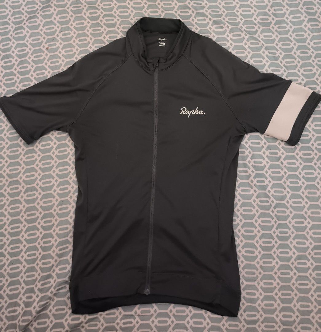 Rapha Cycling Jersey (Small) (Category: Activewear) located in Santa Rosa. Submitted by tindahannitimi (Listing ID 1433496507, Image 1). Description: Rapha Cycling Jersey (Small) ISSUE: PINHOLES, BAKBAK YUNG LOGO NG RAPHA SA LIKOD (please refer with the last 3 pictures 𝗔𝗧𝗧𝗘𝗡𝗧𝗜𝗢𝗡 𝗧𝗢 𝗕𝗨𝗬𝗘𝗥𝗦: Colors may slightly vary due to lighting. Please manage your expectations all items are thrifted. Items may have minor lint, faint stains or s