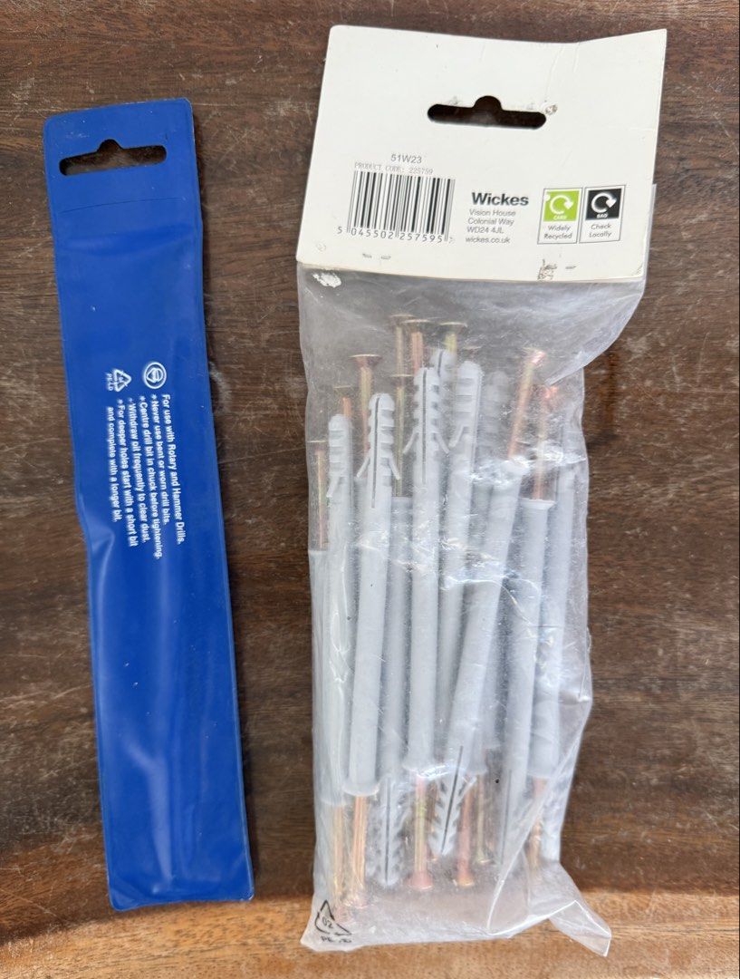 Rawlplug Blue Flash Drill Bit & Wickes Frame Fixings (Category: Construction Tools & Equipment) located in Calamba. Submitted by transitory (Listing ID 1433503903, Image 2). Description: For Sale as set: RAWLPLUG Mason Master Blue Flash Drill Bit An 8 mm x 200 mm long drill bit for drilling into brick, concrete, and stone Wickes Frame Fixing 8 mm x 120 mm (25 pack approximate) Brand New For use with Masonry Weight Loading 60kg Both for ₱700 only 
