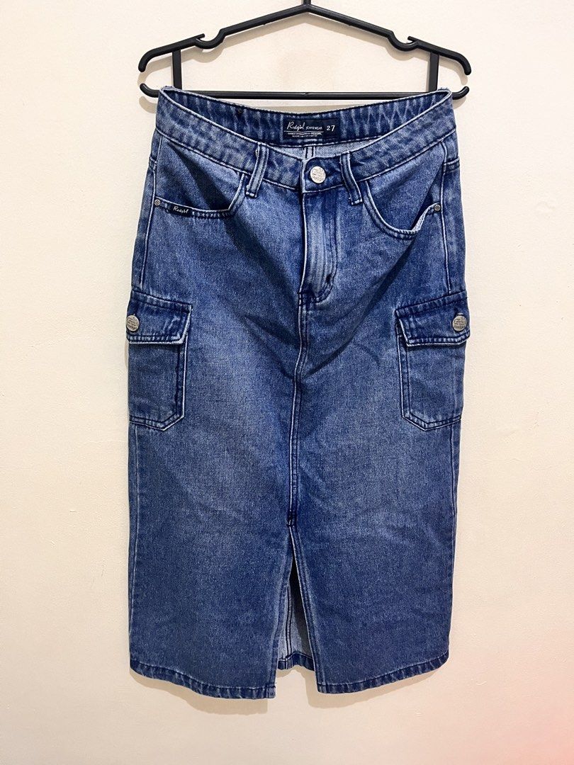 Redgirl Denim Cargo Skirt (Category: Skirts) located in Pasig City. Submitted by marjorieinumerable (Listing ID 1433465628, Image 1). Description: - Redgirl denim cargo skirt - Classic blue wash - Size 27 - Two front cargo pockets - Front slit - Button and zipper closure - Leather patch at the back - Perfect for casual wear.