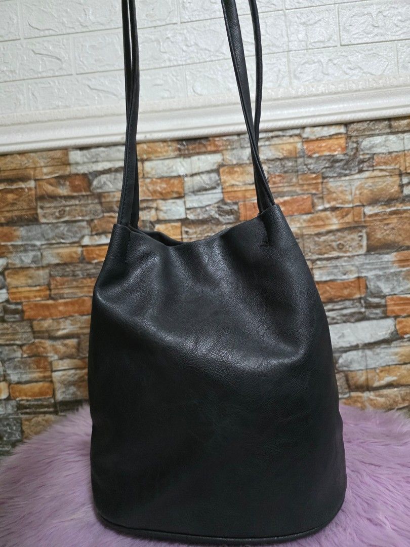 [SALE] Remuble Black Shoulder Bag (Category: Shoulder Bags) located in Binan City. Submitted by elli.etcetera (Listing ID 1433480468, Image 1). Description: MOP: Gcash, Maya or Bank Transfer MOD: lalamove, flash or J&T.