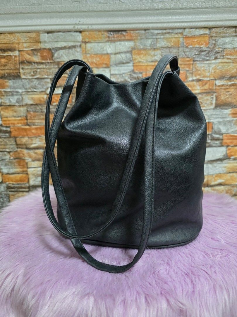[SALE] Remuble Black Shoulder Bag (Category: Shoulder Bags) located in Binan City. Submitted by elli.etcetera (Listing ID 1433480468, Image 2). Description: MOP: Gcash, Maya or Bank Transfer MOD: lalamove, flash or J&T.