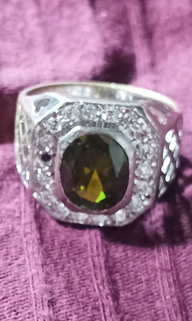 Ring (Category: Accessories) located in Klang. Submitted by girldevil666 (Listing ID 1433415529, Image 3). Description: rare stone ring 18k.