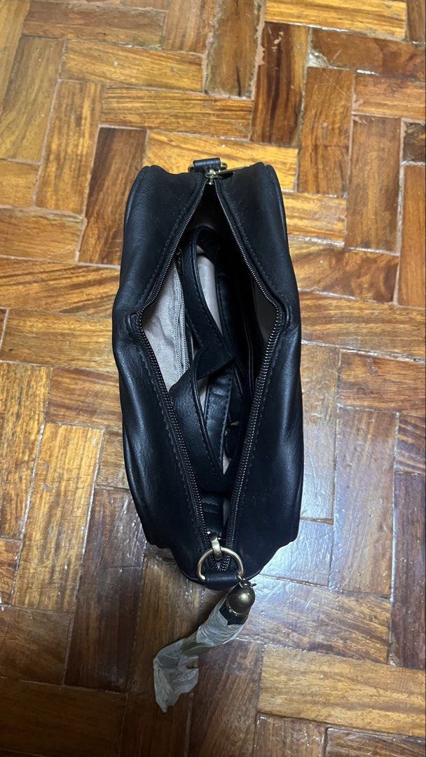 Secosana Quilted Crossbody Bag (Category: Cross-body Bags) located in Quezon City. Submitted by bad.attic (Listing ID 1433533899, Image 3). Description: I found this black Secosana crossbody bag. Binili siya ng ate ako dati, and while It’s a few years old it’s never been used. .