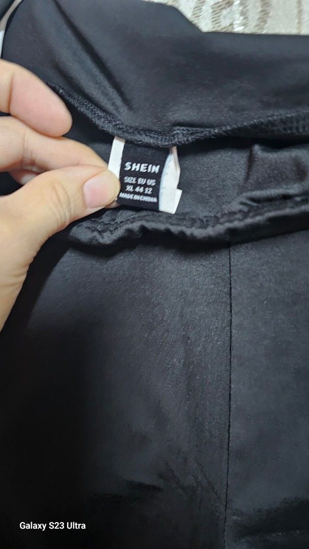 SHEIN Black Flare Pants XL (Category: Other Bottoms) located in Paranaque City. Submitted by mystuffmel (Listing ID 1433435838, Image 2). Description: - SHEIN Black Flare Pants - Size: XL - Waist: 30 inches - Length: 38 inches - Comfortable fit - Classic design - Versatile for everyday wear or nights out - Smooth, likely synthetic fabric RFS:DECLUTTERING All items are in good condition. NO to COD Payment first before booking of courier If you get