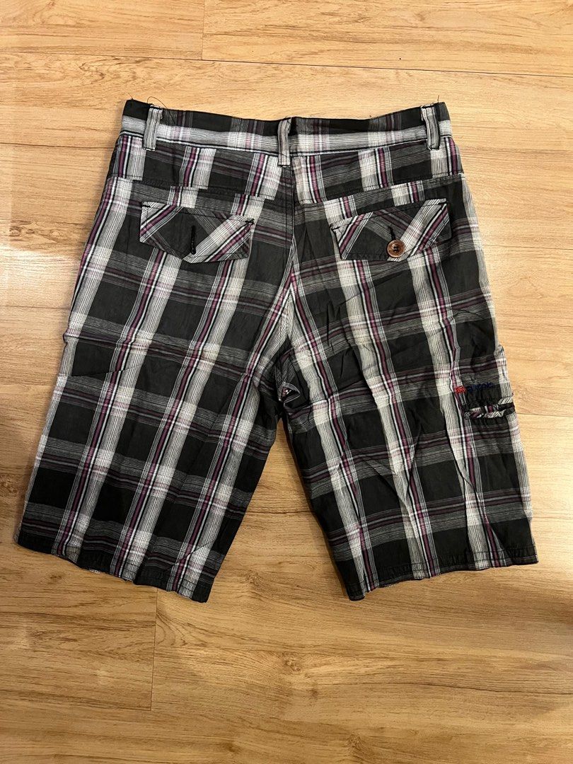 Billabong Shorts For Sale (Category: Shorts) located in Pasig City. Submitted by grndhub (Listing ID 1433522302, Image 3). Description: Decluttering! Pre loved Billabong shorts perfect for summer Waist: 30in Length: approx 57cm Pick up Pasig area .