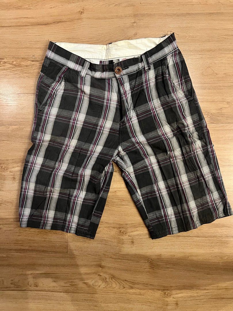 Billabong Shorts For Sale (Category: Shorts) located in Pasig City. Submitted by grndhub (Listing ID 1433522302, Image 1). Description: Decluttering! Pre loved Billabong shorts perfect for summer Waist: 30in Length: approx 57cm Pick up Pasig area .