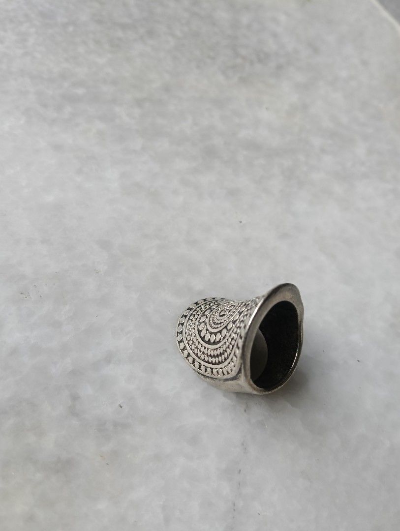 Silver Patterned Ring (Category: Rings) located in Kuala Lumpur. Submitted by lovestory33766 (Listing ID 1433478522, Image 1). Description: - Silver ring with a unique swirling pattern. size 15. no cop.... - Design covers the top of the ring. - Wide band for a comfortable fit. - Smooth, polished interior. - Features an aged or oxidized silver finish......Nak tukar pun boleh.