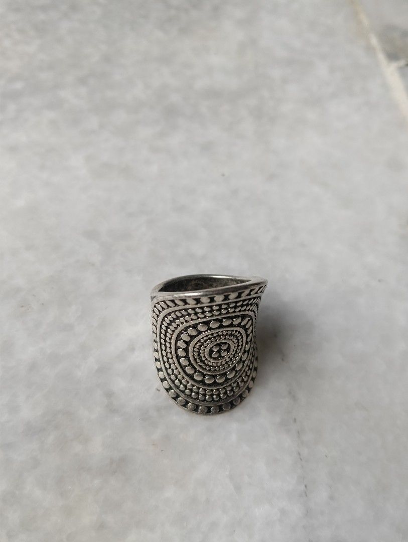 Silver Patterned Ring (Category: Rings) located in Kuala Lumpur. Submitted by lovestory33766 (Listing ID 1433478522, Image 3). Description: - Silver ring with a unique swirling pattern. size 15. no cop.... - Design covers the top of the ring. - Wide band for a comfortable fit. - Smooth, polished interior. - Features an aged or oxidized silver finish......Nak tukar pun boleh.