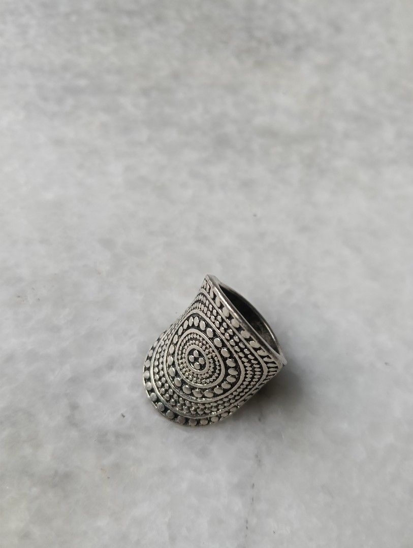 Silver Patterned Ring (Category: Rings) located in Kuala Lumpur. Submitted by lovestory33766 (Listing ID 1433478522, Image 2). Description: - Silver ring with a unique swirling pattern. size 15. no cop.... - Design covers the top of the ring. - Wide band for a comfortable fit. - Smooth, polished interior. - Features an aged or oxidized silver finish......Nak tukar pun boleh.