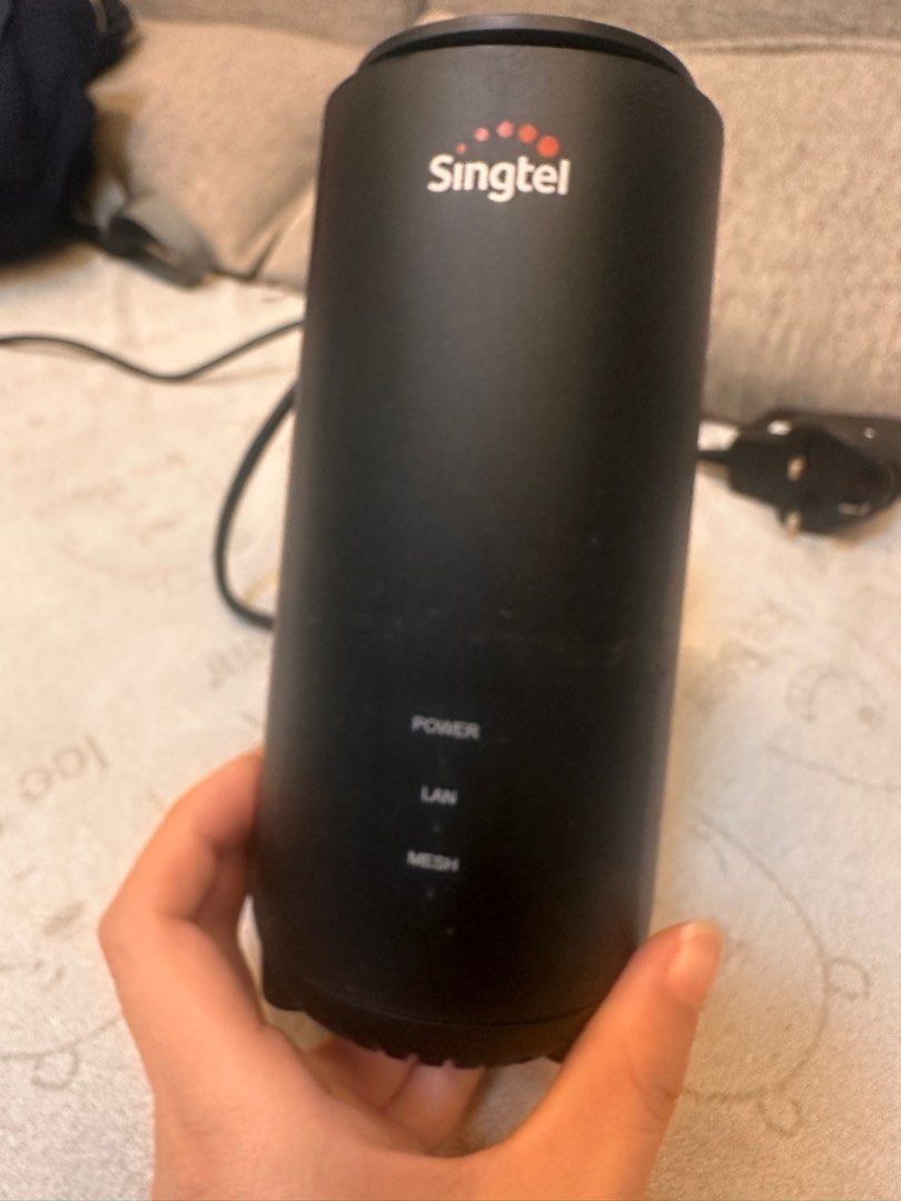 Singtel Optical Network modem and mesh Router set496800174095749122