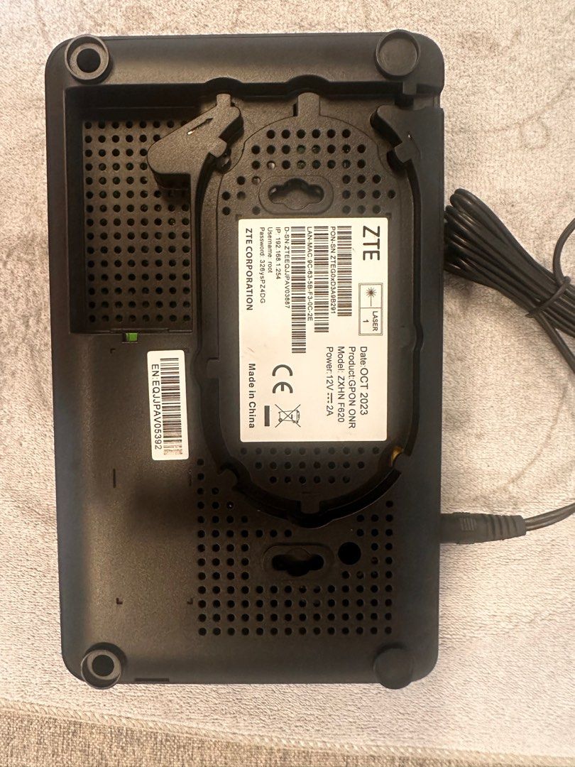 Singtel Optical Network modem and mesh Router set496800174095749121
