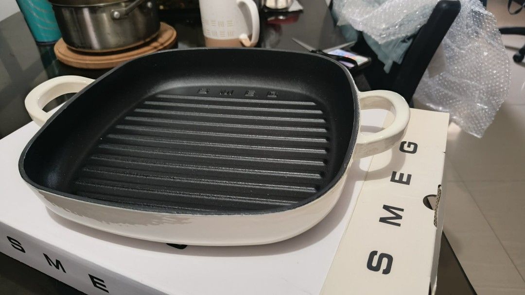 SMEG Cast Iron grill pan 26cm Beige (Category: Cookware & Accessories) located in Taguig. Submitted by mschelsea (Listing ID 1433317689, Image 1). Description: unused. brand new. actual picture posted. color is beige too heavy for me. shipping is LBC only. pick up by sched, i have work.