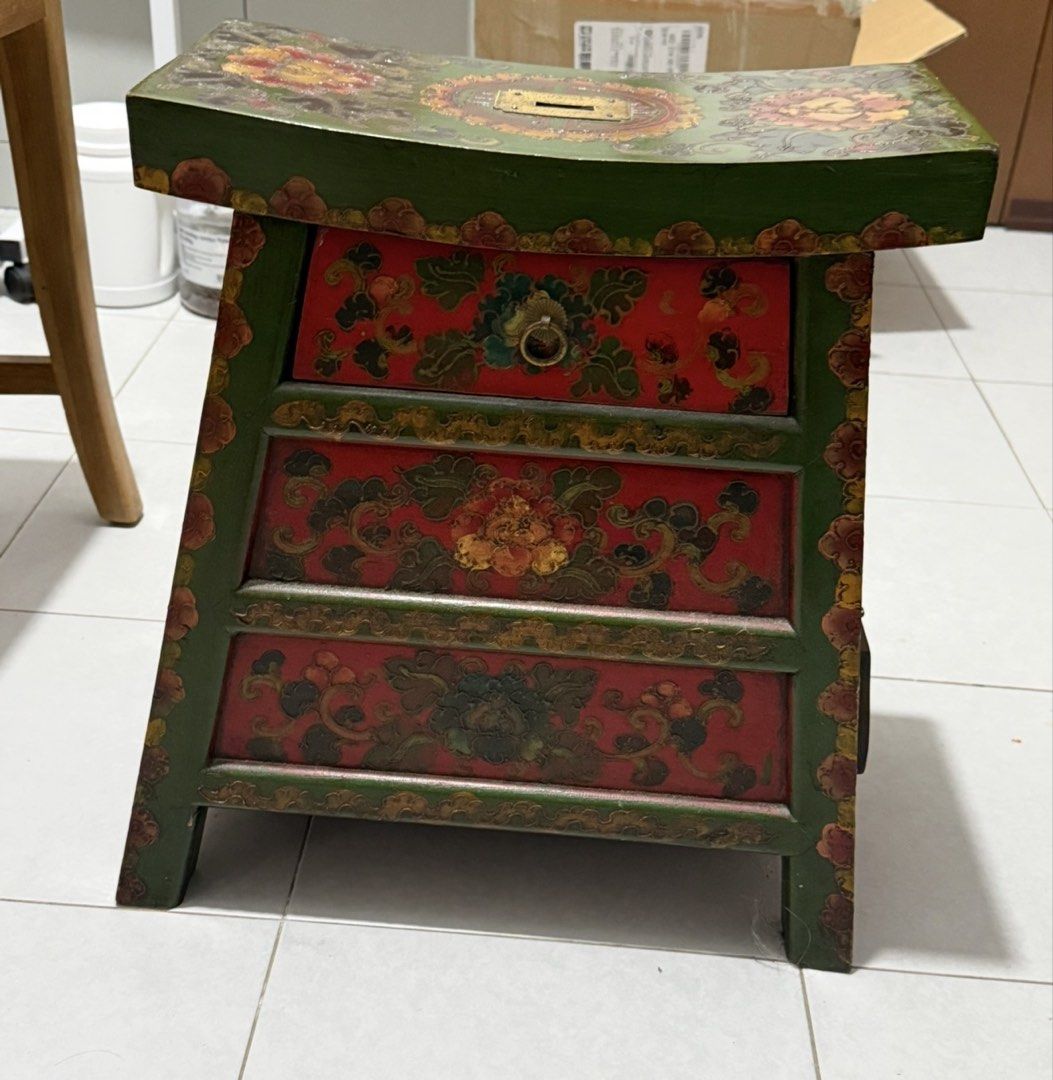 Solid wood (Category: Vintage Collectibles) located in Singapore. Submitted by tropicalmovers (Listing ID 1433531281, Image 2). Description: .