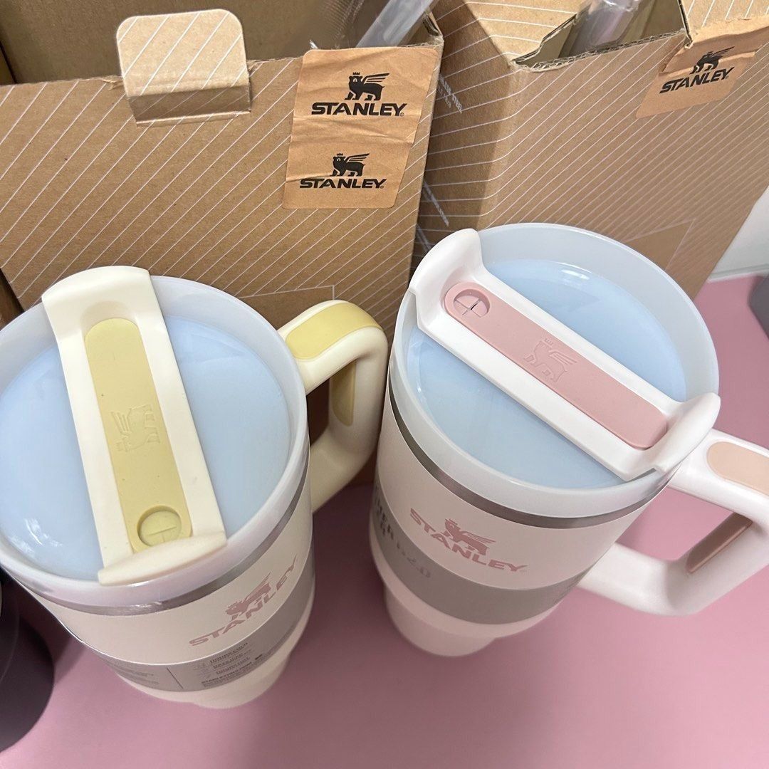 Stanley Quencher H2.0 FlowState Tumbler 40oz (Category: Water Bottles & Tumblers) located in Singapore. Submitted by luxe_pick_planet (Listing ID 1433483350, Image 3). Description: Express delivery takes about 10-12 days to sg, Sorry for the urgent order. Products are continuously updated,Welcome to consult..