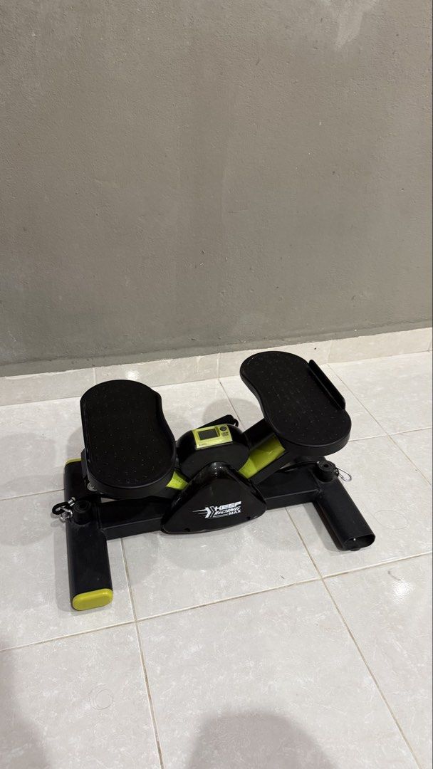 Stepper Exercise Machine (Category: Cardio & Fitness Machines) located in Bayan Lepas. Submitted by affsyhm (Listing ID 1433444173, Image 1). Description: Delivery charge will pay by buyer (depends on the current price).