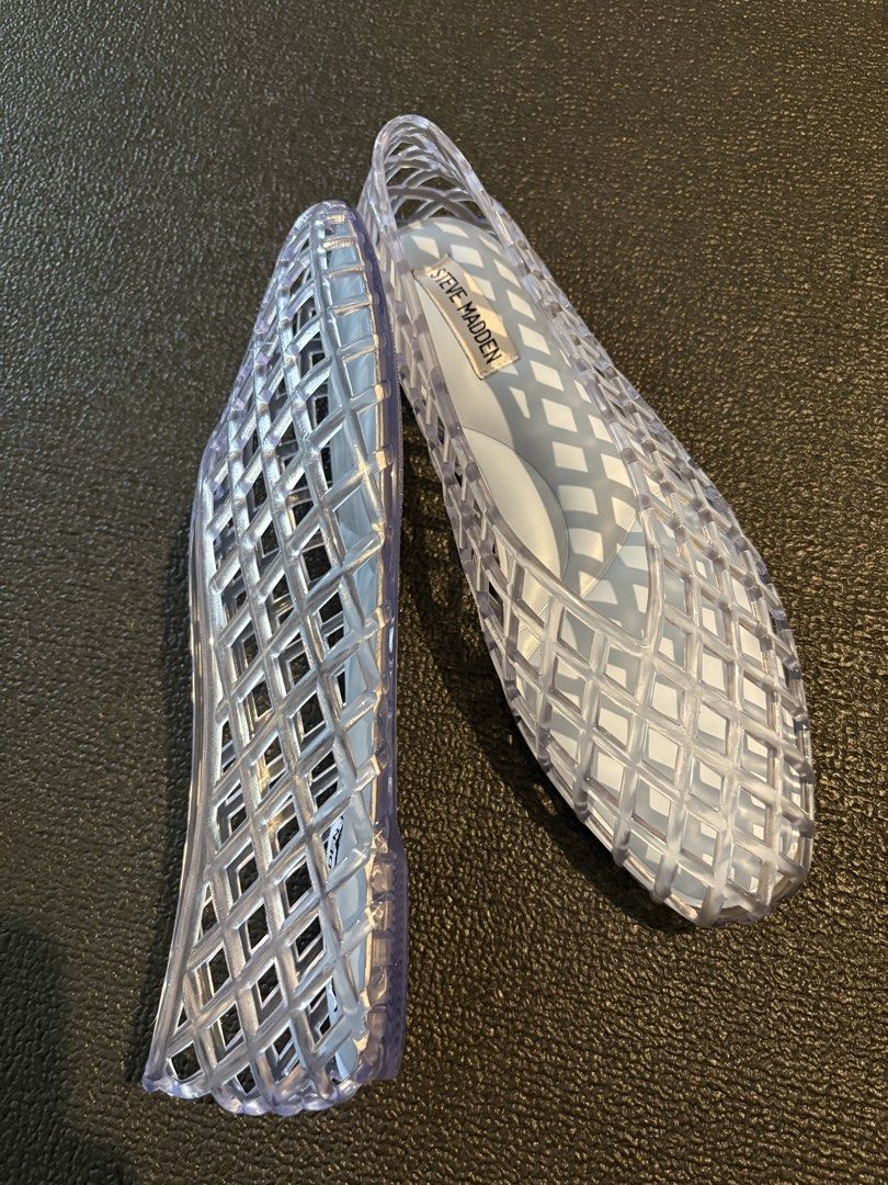 Steve Madden Clear Jelly Sandals (Category: Flats & Sandals) located in Muntinlupa City. Submitted by my_bottom_drawer (Listing ID 1433410759, Image 3). Description: - VIRAL Steve Madden jelly flats - Stylish clear design with diamond pattern - Comes with the original box - Sole details: "CRISTA/CRISTA1S" and "ALL MANMADE MATERIALS" -payment through bank transfer or gcash .