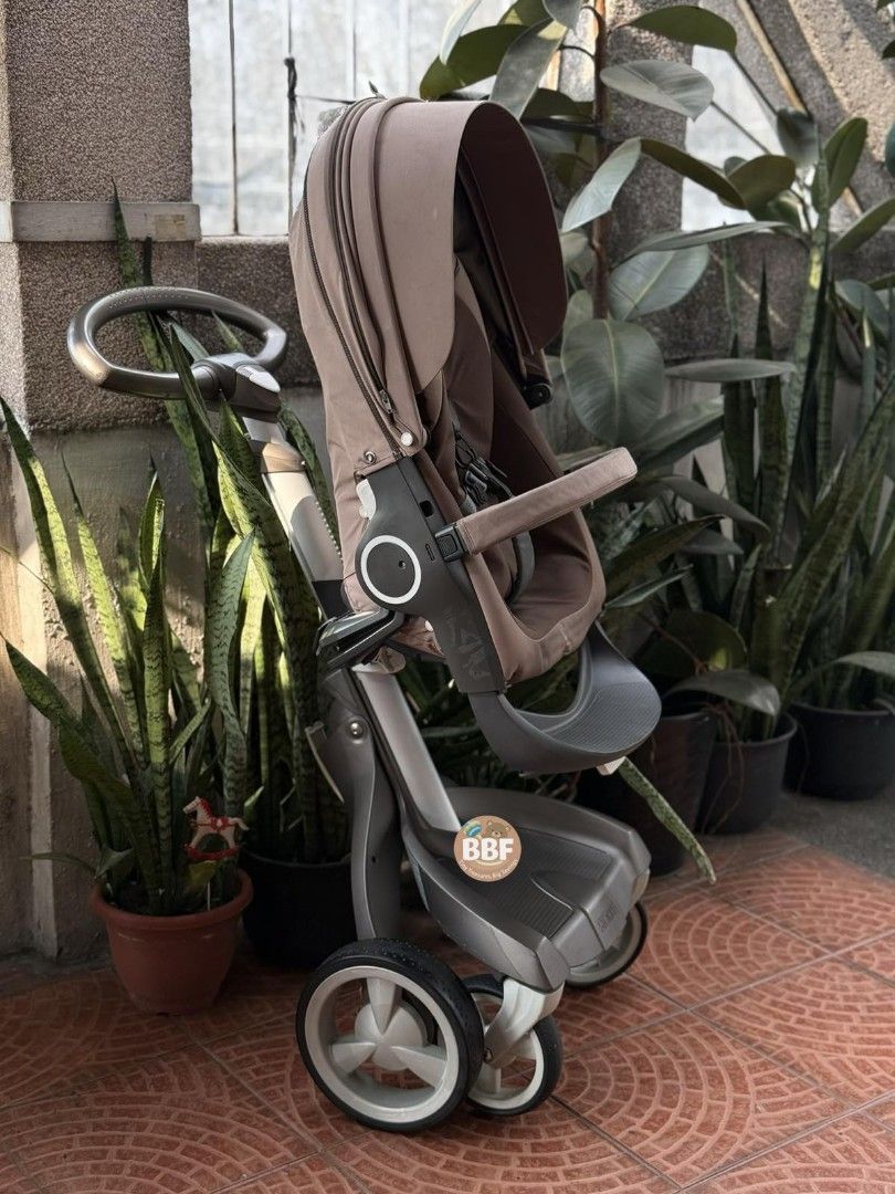 Stokke Xplory Newborn Stroller Luxury Stroller (Category: Strollers) located in Valenzuela. Submitted by jmalano (Listing ID 1433479442, Image 3). Description: ₱4500.00 Stokke Xplory -Used/Secondhand/Preloved -Newborn to 4 years old -Load limit 44lbs -Reversible seat -High seat -Removable newborn insert -Needs cleaning -Signs of usage * Posted price is fixed and non-negotiable..