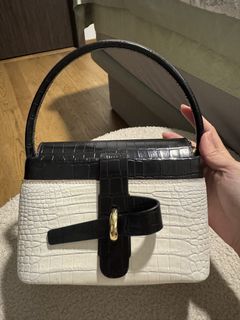 (Category: ) located in . Submitted by menmybags (Listing ID 1433479419, Image 1). Description: .