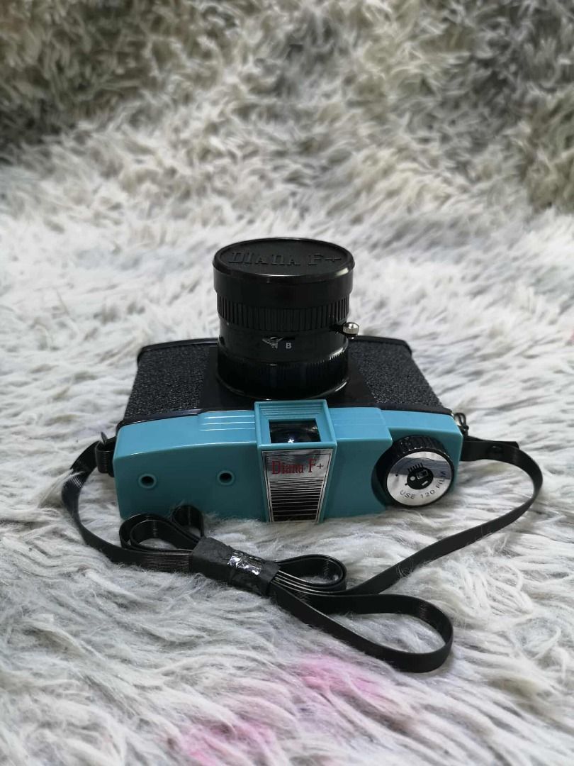 Viewfinder Film Camera (Category: Cameras) located in Santa Cruz. Submitted by jmy_surplus.2 (Listing ID 1433472348, Image 2). Description: Size ; L - 9 W - 12 H - 8 Color ; Blue Type ; Camera Brand ; No brand Material ; Synthetic Style ; Viewfinder Camera LG 81 JMY 1 Batch #200.