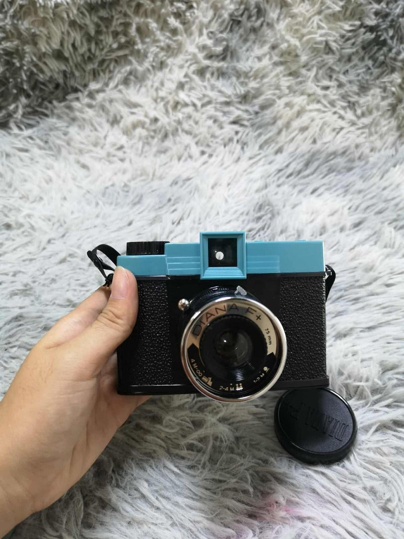 Viewfinder Film Camera (Category: Cameras) located in Santa Cruz. Submitted by jmy_surplus.2 (Listing ID 1433472348, Image 3). Description: Size ; L - 9 W - 12 H - 8 Color ; Blue Type ; Camera Brand ; No brand Material ; Synthetic Style ; Viewfinder Camera LG 81 JMY 1 Batch #200.