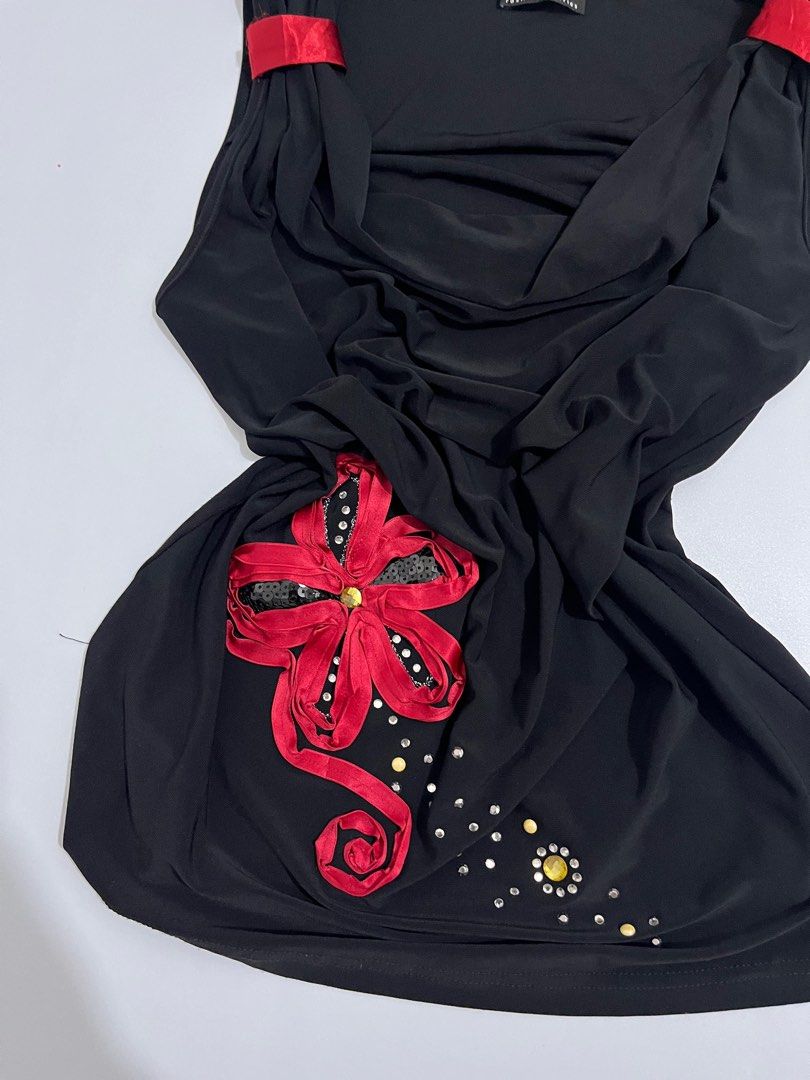 Vintage blavk top with embellishments (Category: Sleeveless) located in Tacurong. Submitted by herstyleee (Listing ID 1433511394, Image 2). Description: Vintage y2k black batildo top with embellishments .