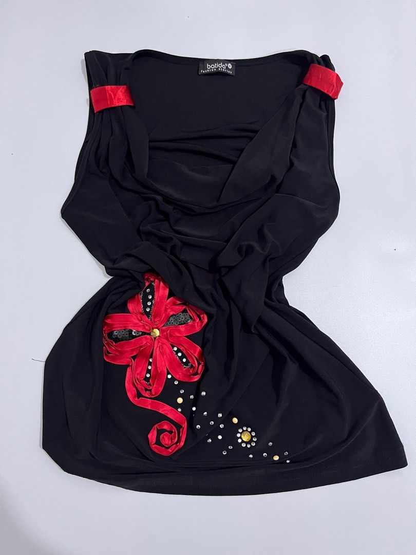 Vintage blavk top with embellishments (Category: Sleeveless) located in Tacurong. Submitted by herstyleee (Listing ID 1433511394, Image 1). Description: Vintage y2k black batildo top with embellishments .