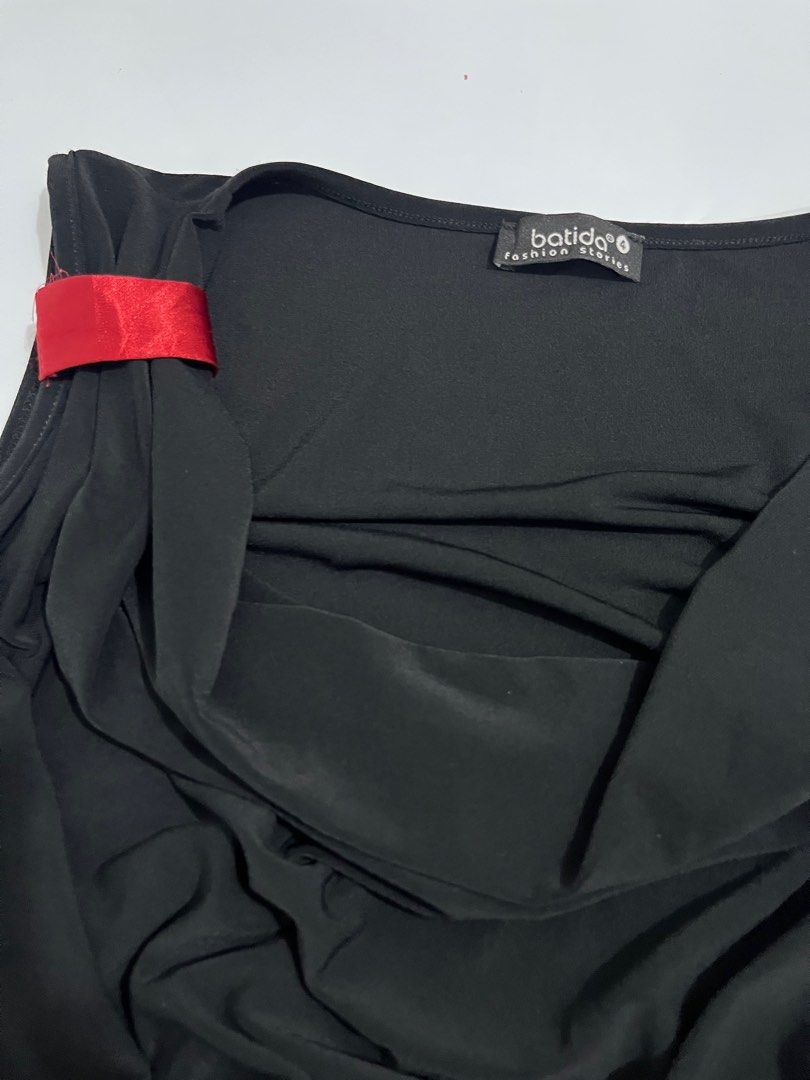 Vintage blavk top with embellishments (Category: Sleeveless) located in Tacurong. Submitted by herstyleee (Listing ID 1433511394, Image 3). Description: Vintage y2k black batildo top with embellishments .
