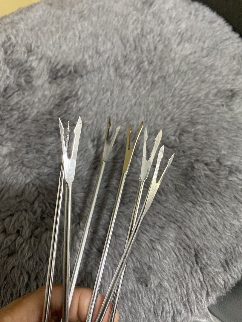 vintage Fondue Forks Set (Category: Dinnerware & Cutlery) located in Marikina City. Submitted by myprelovedcollectibles (Listing ID 1433416836, Image 3). Description: - Fondue fork set with six forks. - White handles. - Stainless steel design. - Each fork has a different colored tip: - Red - Yellow - Black - Green - Purple - Gray.