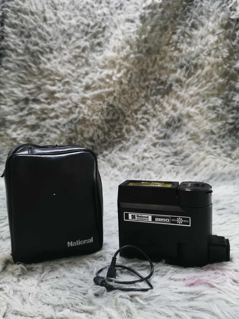 Vintager Flash Automatic Flash Film Camera (Category: Flashes) located in Santa Cruz. Submitted by jmy_surplus.2 (Listing ID 1433473408, Image 1). Description: Size ; L - 12 W - 4 H - 9 Color ; Black Type ; Camera Brand ; No brand Material ; Synthetic Style ; Black Automatic Flash Camera LG 81 JMY 1 Batch #200.